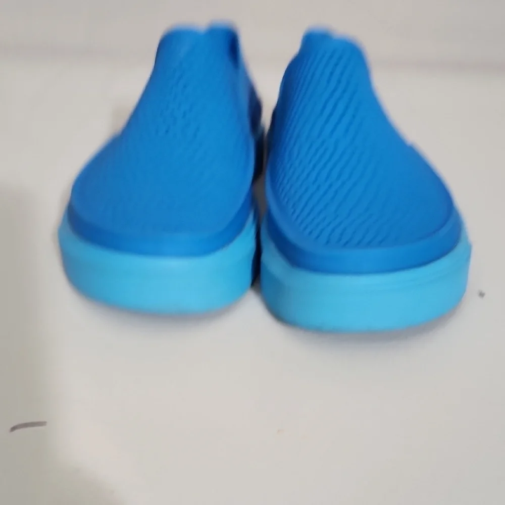 Crocs Iconic Comfort Shoes Size 1 Kids Water Shoes Blue Slip On Beach